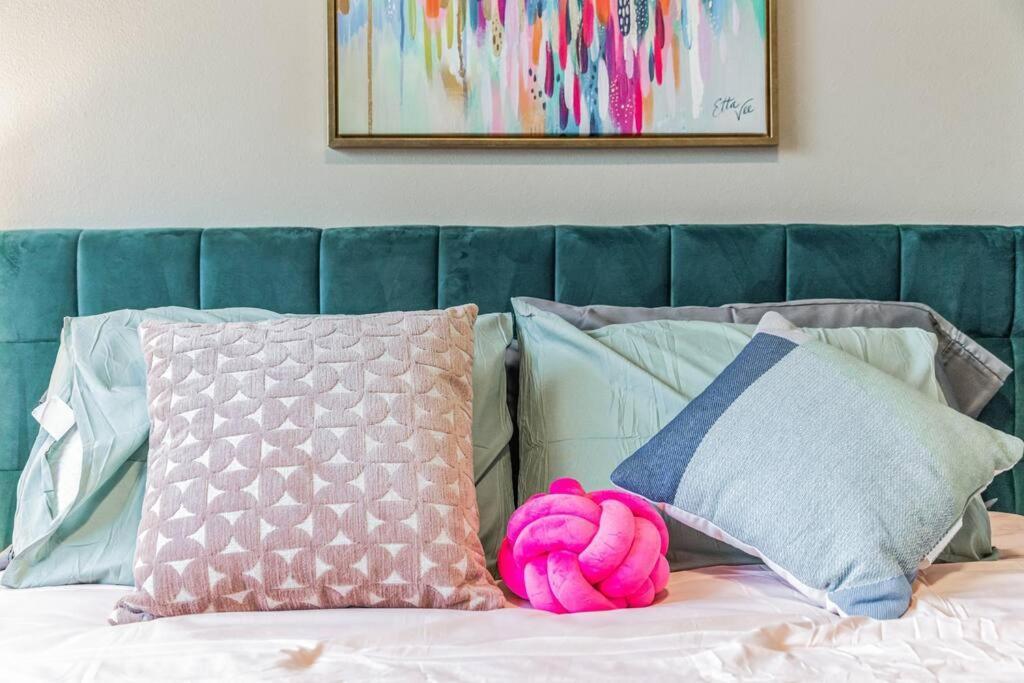 Vibrant 2Bed Condo - Stroll To Sea Space Needle Seattle Bagian luar foto