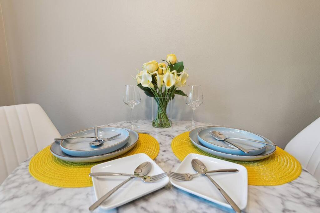 Vibrant 2Bed Condo - Stroll To Sea Space Needle Seattle Bagian luar foto