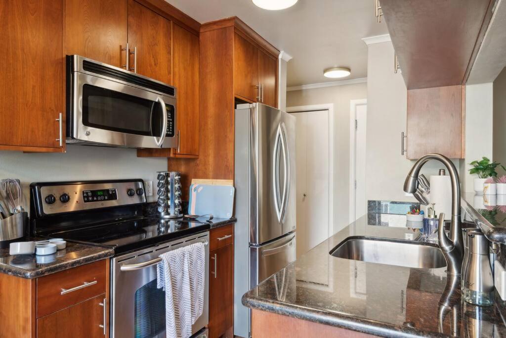 Vibrant 2Bed Condo - Stroll To Sea Space Needle Seattle Bagian luar foto