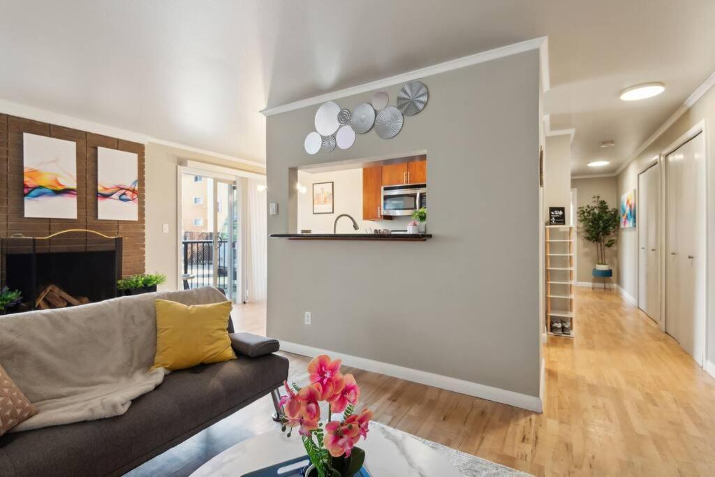 Vibrant 2Bed Condo - Stroll To Sea Space Needle Seattle Bagian luar foto