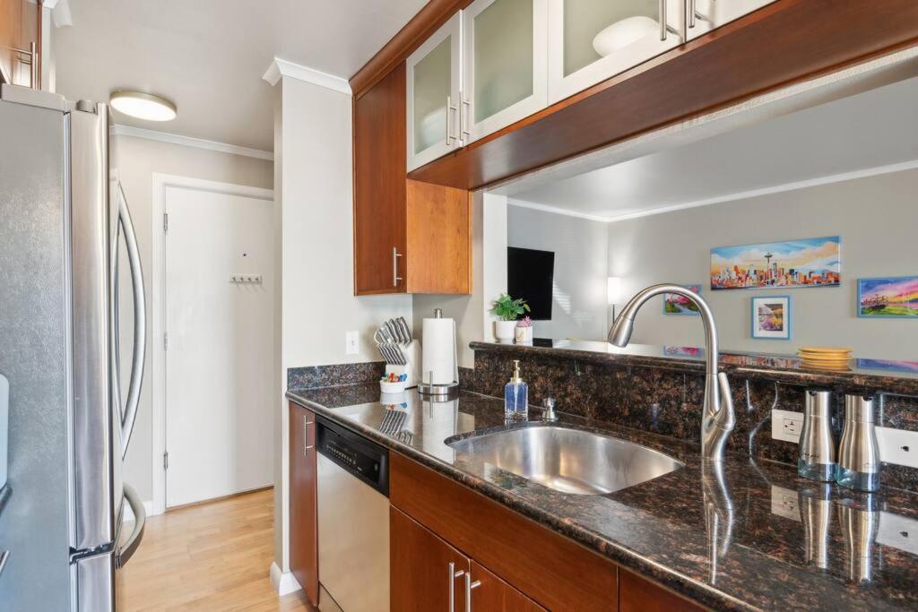 Vibrant 2Bed Condo - Stroll To Sea Space Needle Seattle Bagian luar foto
