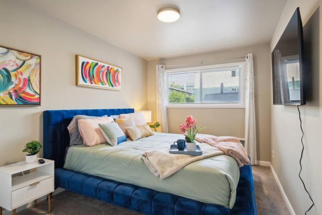 Vibrant 2Bed Condo - Stroll To Sea Space Needle Seattle Bagian luar foto