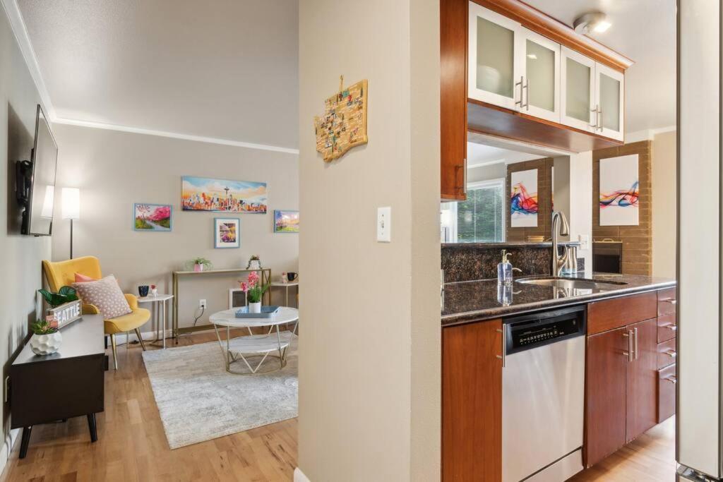 Vibrant 2Bed Condo - Stroll To Sea Space Needle Seattle Bagian luar foto