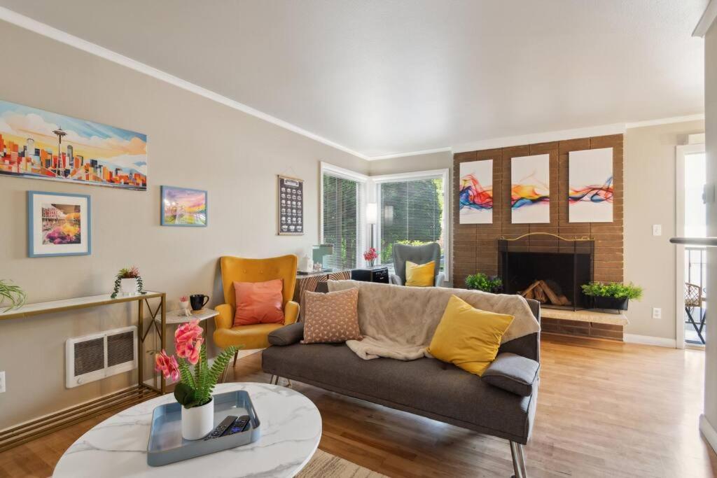 Vibrant 2Bed Condo - Stroll To Sea Space Needle Seattle Bagian luar foto