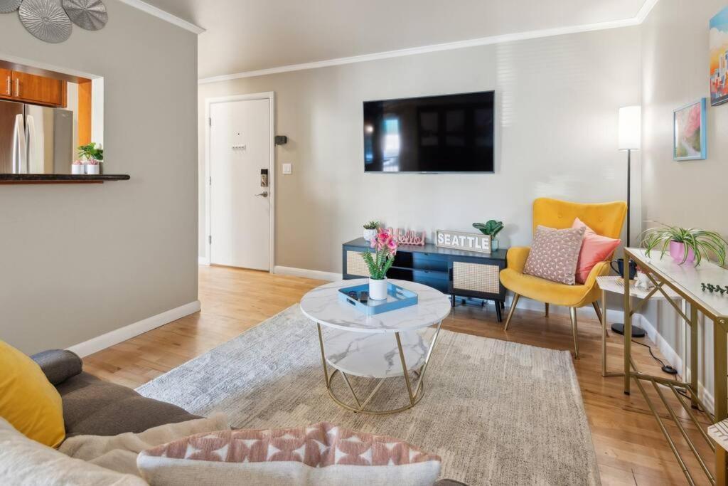 Vibrant 2Bed Condo - Stroll To Sea Space Needle Seattle Bagian luar foto