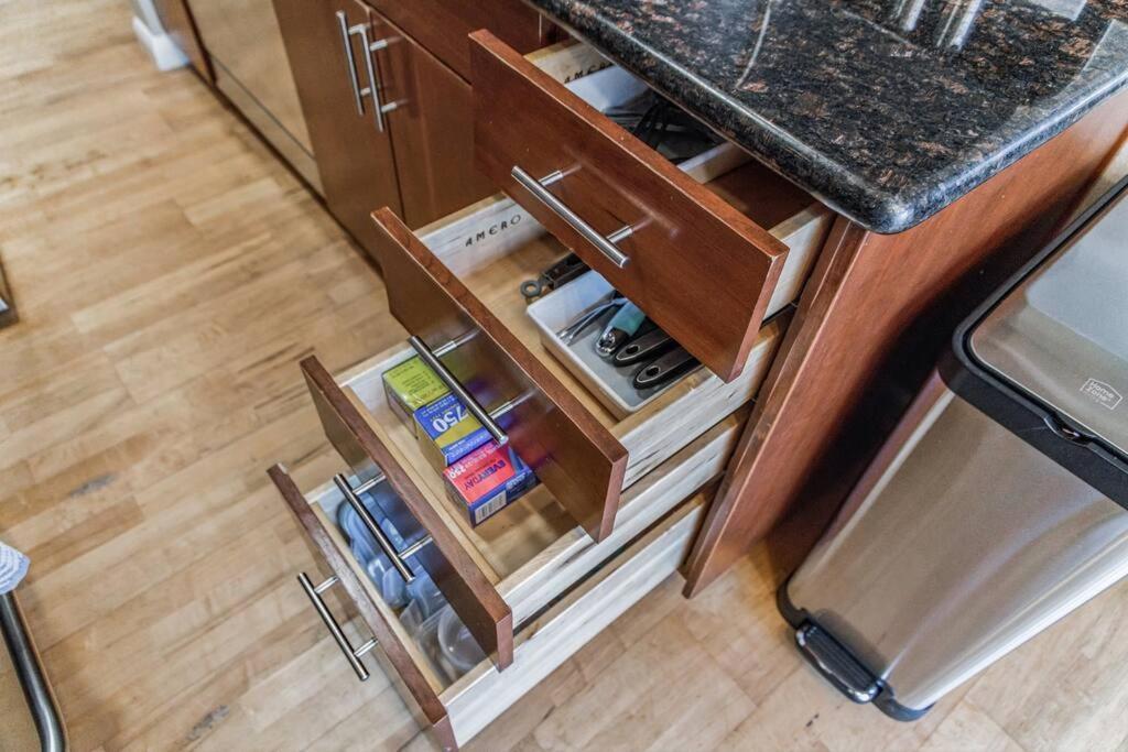 Vibrant 2Bed Condo - Stroll To Sea Space Needle Seattle Bagian luar foto