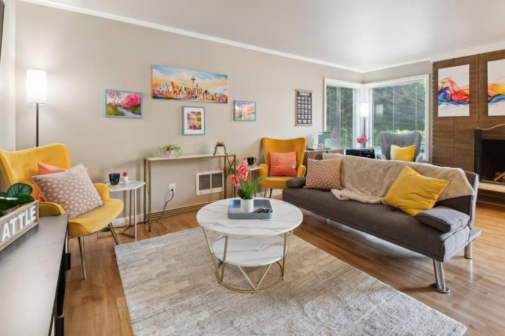 Vibrant 2Bed Condo - Stroll To Sea Space Needle Seattle Bagian luar foto