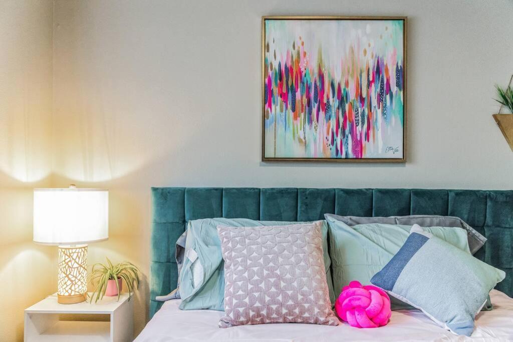 Vibrant 2Bed Condo - Stroll To Sea Space Needle Seattle Bagian luar foto