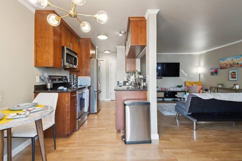 Vibrant 2Bed Condo - Stroll To Sea Space Needle Seattle Bagian luar foto