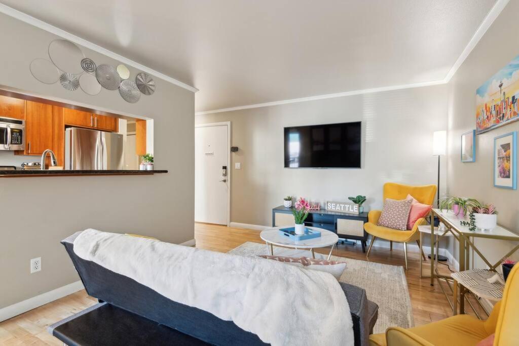 Vibrant 2Bed Condo - Stroll To Sea Space Needle Seattle Bagian luar foto
